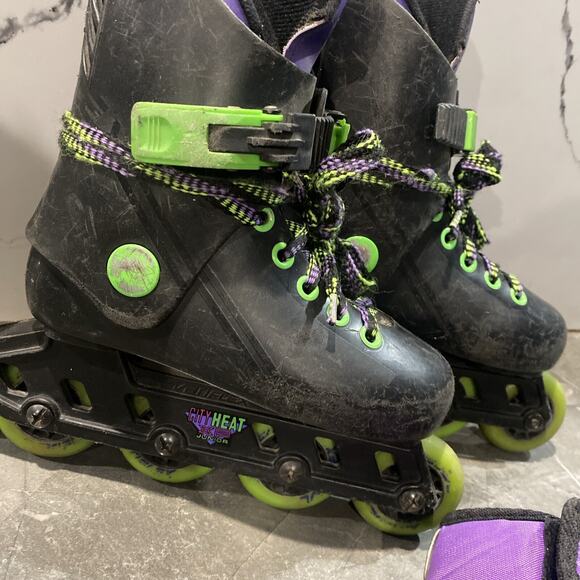 1990s Variflex City Heat XP Junior Retro Roller Skates And Safety Gear. - Picture 3 of 9